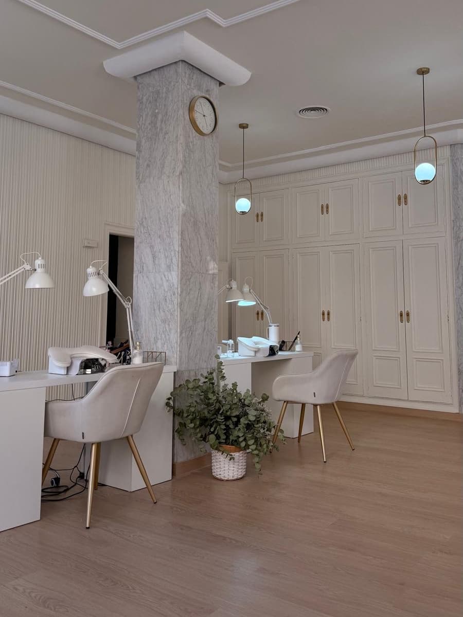 Interior de Bianco Salon — espacio de manicura en Orihuela